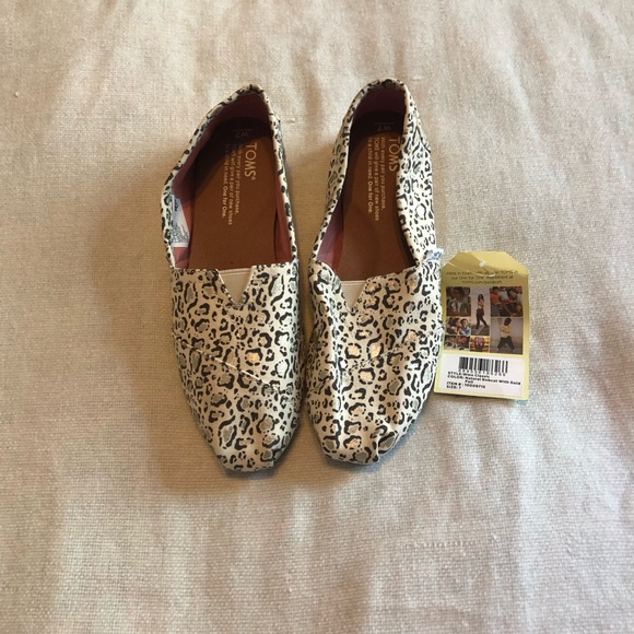 Toms Alpargatas in gold accented animal print size 7 NWT. - Picture 1 of 5